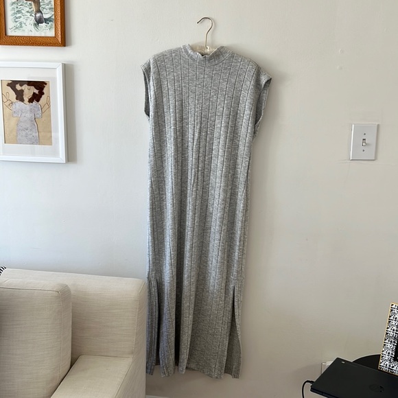 Gray sleeveless soft dress - Picture 1 of 8